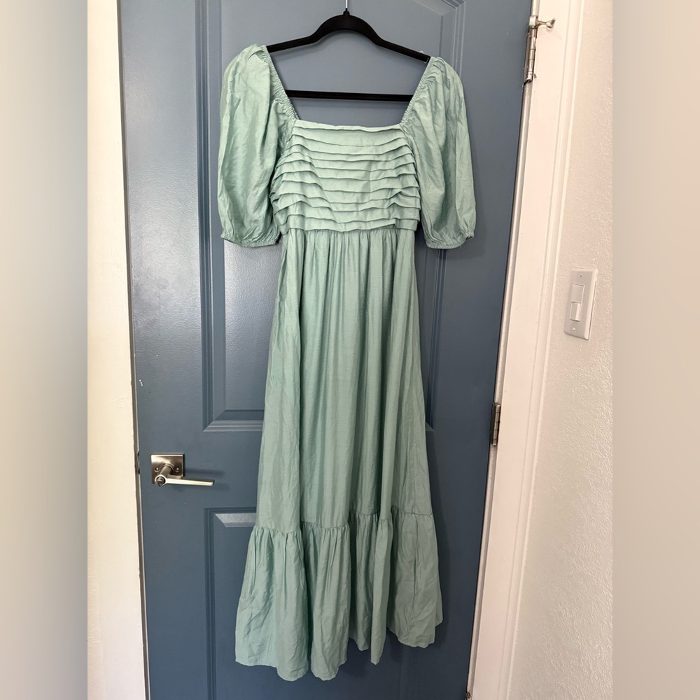 Green Maxi Sundress with Puff Sleeves and Square Neckline